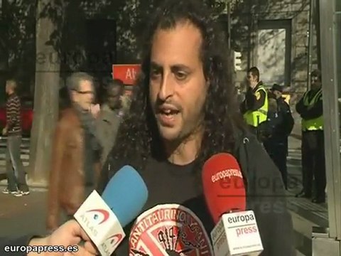 Intentan acceder al metro de Bilbao con sus perros