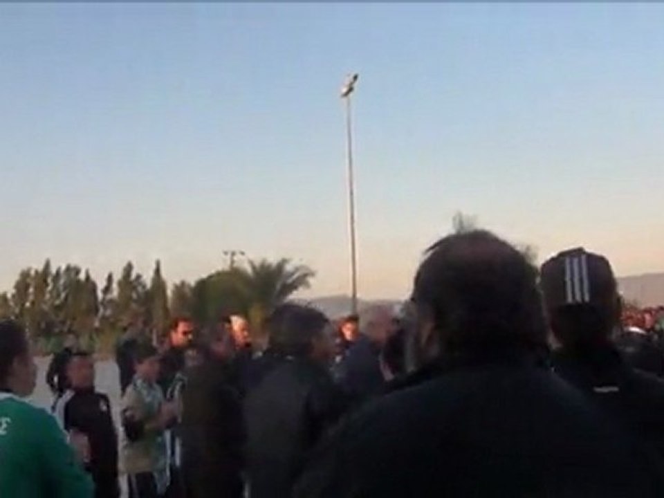 Αποθέωση Νεοφύτου Λάρκου από τους οπαδούς της Ομόνοιας (26/11)