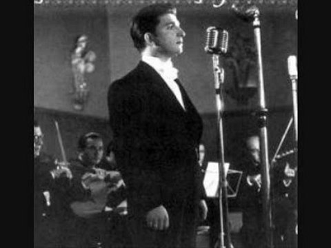 Sen Hep Beni Mazideki Halimle Tanırsın-Zeki Müren