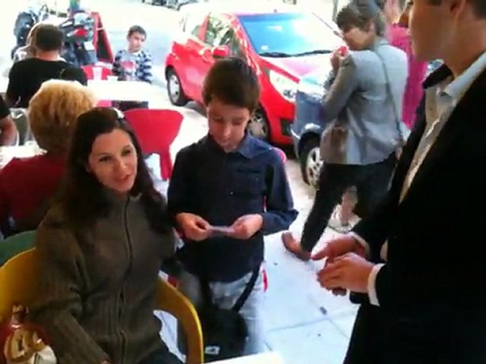 MAGICIEN A L'ANNIVERSAIRE DE AXEL