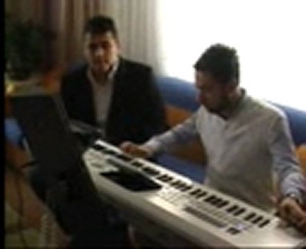 İstanbul olmaz olsun Fikret Karakaya & Serkan Öztürk Piyanist