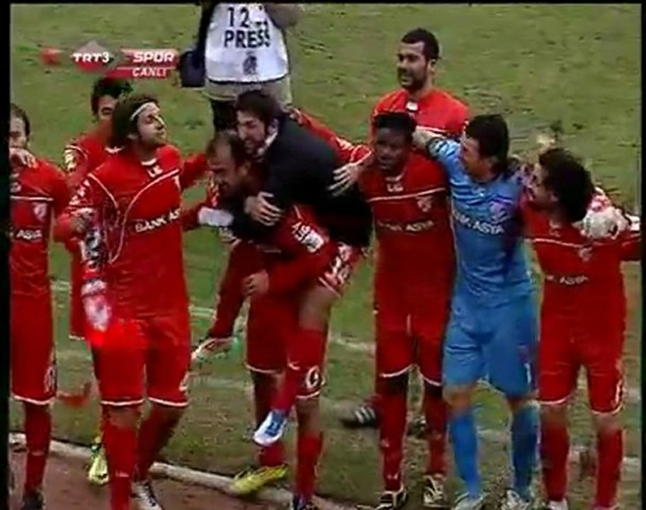 Veli'nin 90'da gelen golü