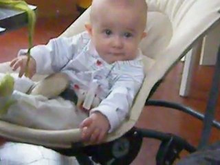 bastien dans le transat qui veux pas rire a papa !!