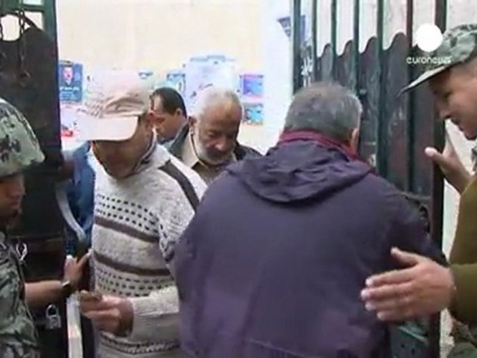 Les Egyptiens votent en masse pour les premières...