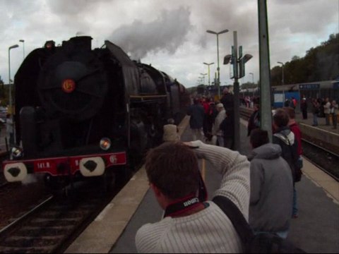 La 141 R 840 + la CC 72084 en pousse en gare de Longueville