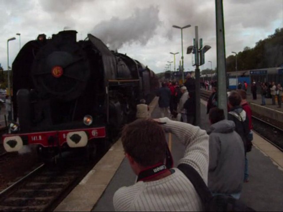 La 141 R 840 + la CC 72084 en pousse en gare de Longueville