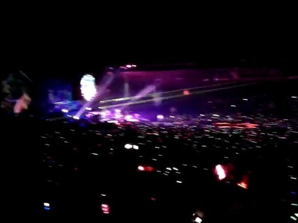 Coldplay - Every Teardrop is a Waterfall (Glasgow)