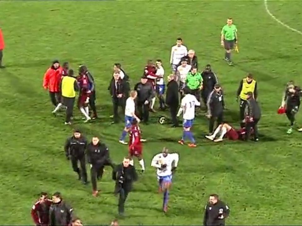 CFoot: Bagarre générale Metz-Amiens