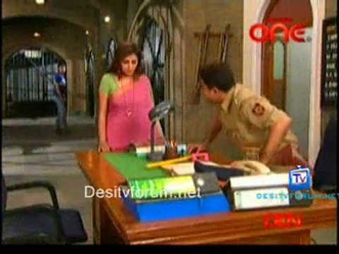 Woh Rehne Wali Mehlon Ki - 29th November 2011 Video Watch part1
