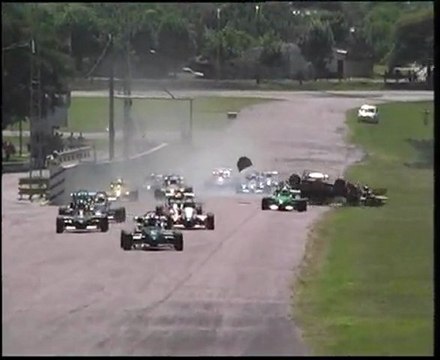 EL INCREIBLE VUELCO DE JAVIER PETROLI (En la Exhibición del Gran Premio Coronación de la MONOMARCA FIAR