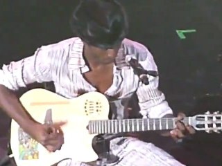 KEZIAH JONES - CURIOUS KINDA SUBCONSCIOUS - LIVE AT GRAND REX PARIS, FRANCE