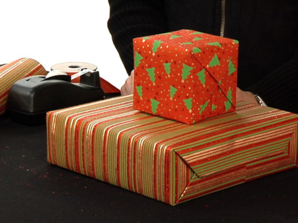 How to gift wrap boxes