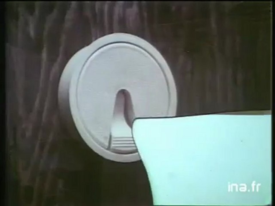 Vidéo Ina - Brise petits espaces - Le fantôme, vidéo Brise petits espaces - Le fantôme, vidéo Produits d'entretien - Archives vidéos Produits d'entretien - Ina.fr