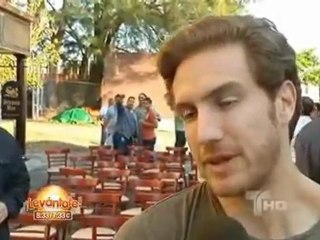 Una Maid en Manhattan Entrevista a personajes de la novela