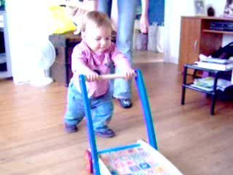 je marche avec mon pousseur