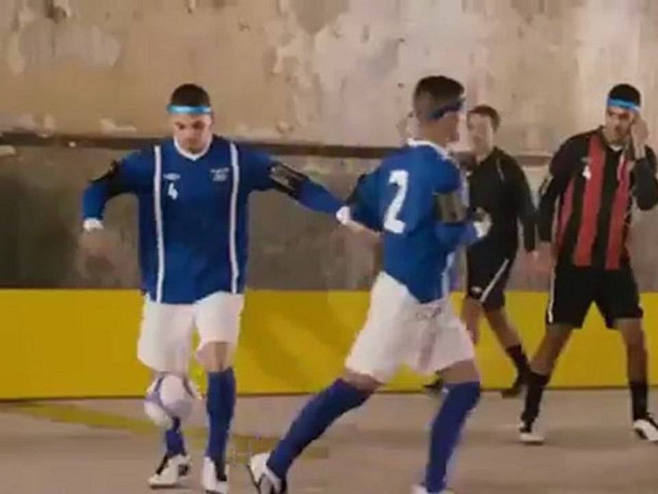 Darren Bent et Tom Meighan, plus forts que PES et FIFA !