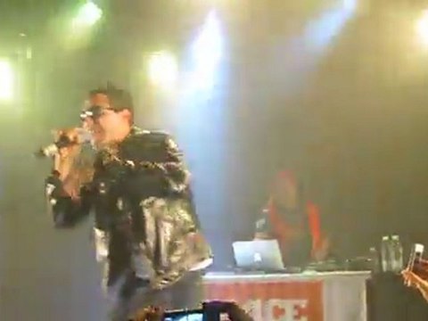 L'Algérino au Divan sur la tête de ma mère