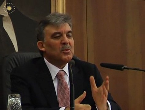 Cumhurbaşkanı Gül, Kırgızistan'a hareketinden önce gazetecilerin sorularını cevapladı