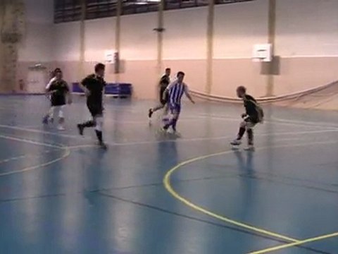Petit Foyer Futsal B – Real AGUILAS B Championnat 2011-2012 UNCFS GARD Série C – 28 novembre 2011– 7 – Super Robin en action but dernière seconde