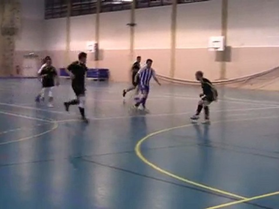 Petit Foyer Futsal B – Real AGUILAS B  Championnat 2011-2012 UNCFS GARD Série C – 28 novembre 2011–  7 – Super Robin en action but dernière seconde