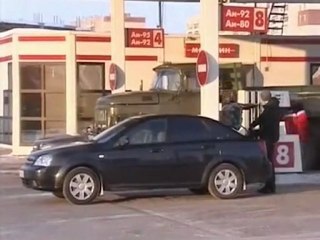 Почему в России дорожает бензин?