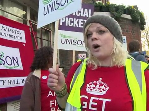 Servidores públicos britânicos fazem greve