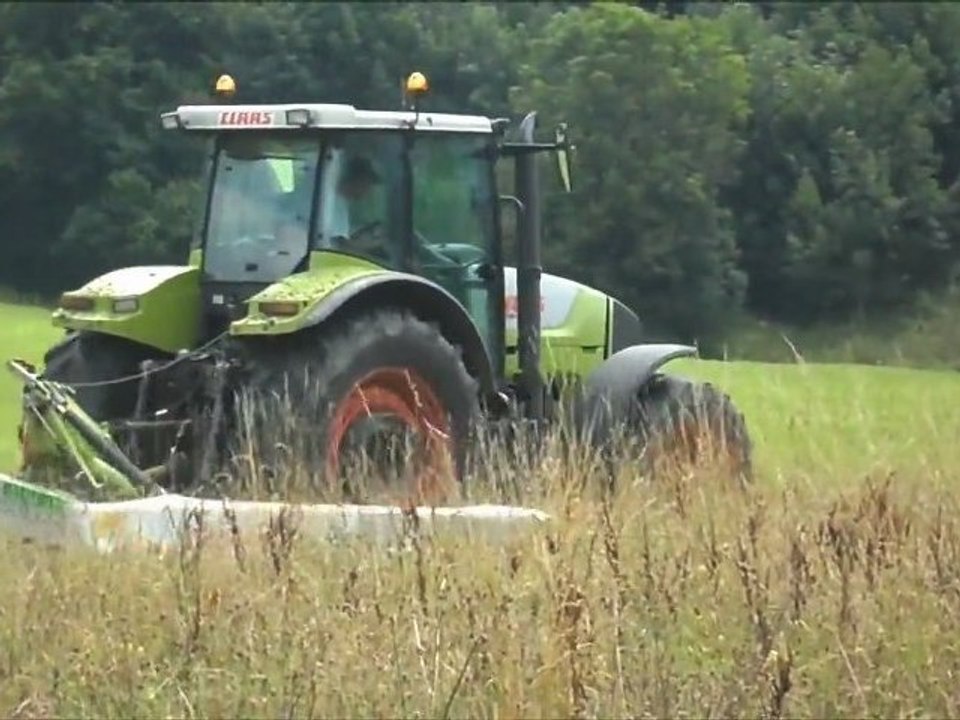 CLAAS ARES 836 RZ avec Faucheuse DISCO 3050