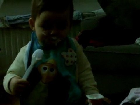 je mange toute seule !!