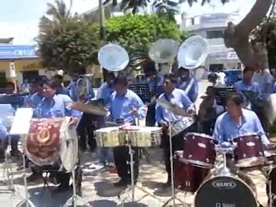 la nueva banda de Reque-marinera (Guadalupe la libertad Peru 2011)
