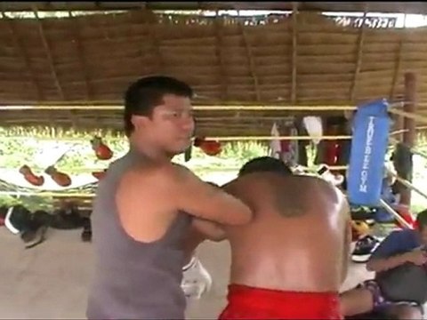 Breaking the Muay Thai Clinch - Counter Attack