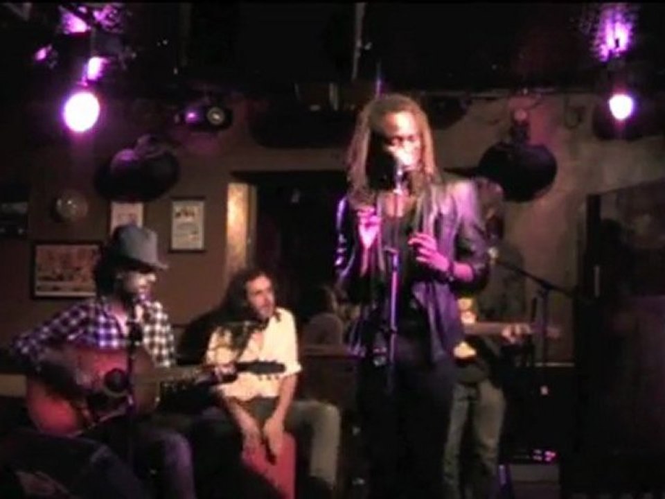 Kesiena @ Le Truskel (life train) HD