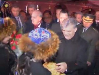 Cumhurbaşkanı Gül, Bişkek Manas Havalimanı'nda karşılandı