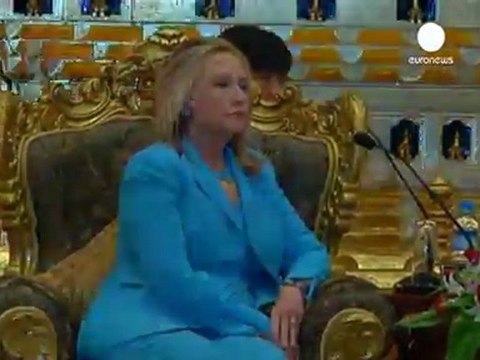 Clinton visit melts the diplomatic ice with Myanmar