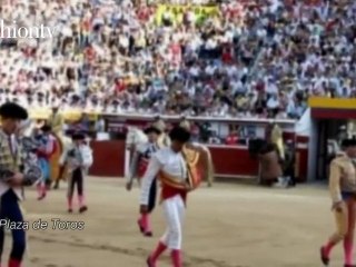 Fashion Destination A Day With Edgar Vitorino in Cali | FTV