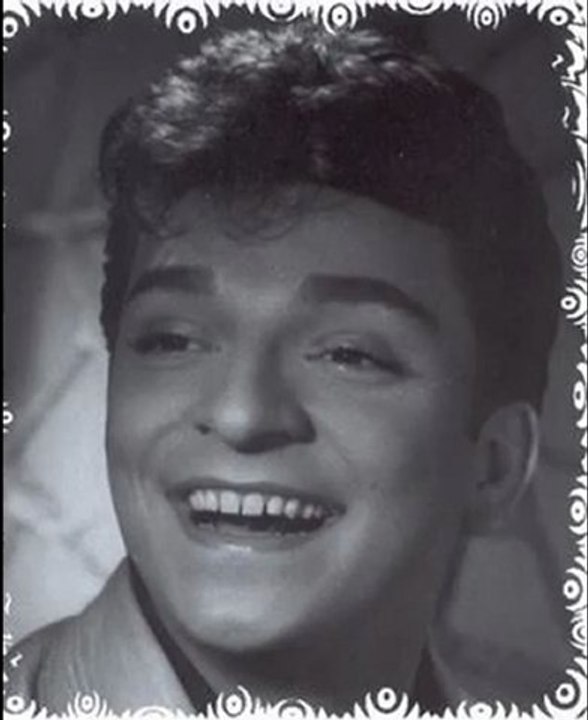 Zeki Müren Kimi Dertten İçermiş Kimi Neşeden