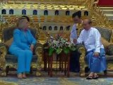 Clinton meets Myanmar leaders