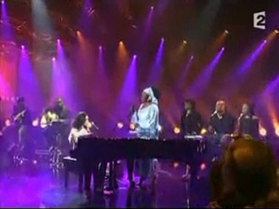 [USA & Mali] Alicia Keys feat Oumou Sangare--Falling