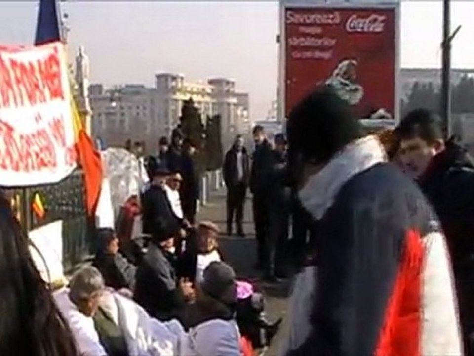 Revolutionari Romani in Greva Foamei -  La Parlamentul Romaniei(1. Dec.2011)cd1