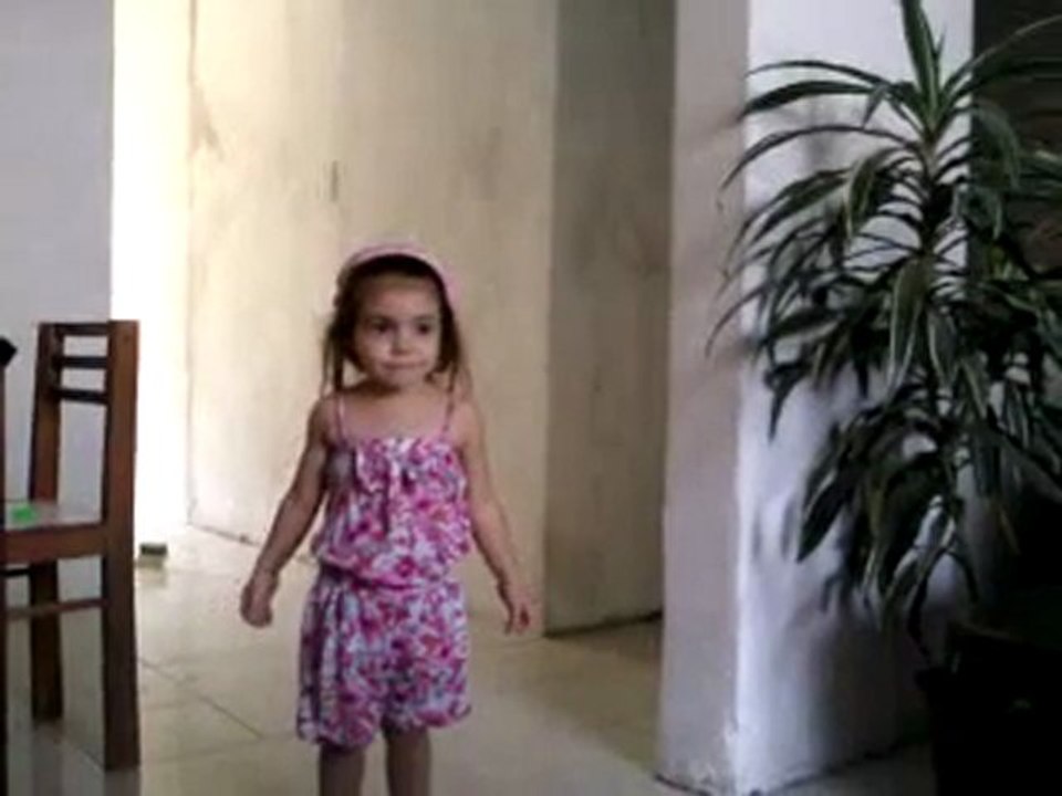 Chiara regarde le roi lion