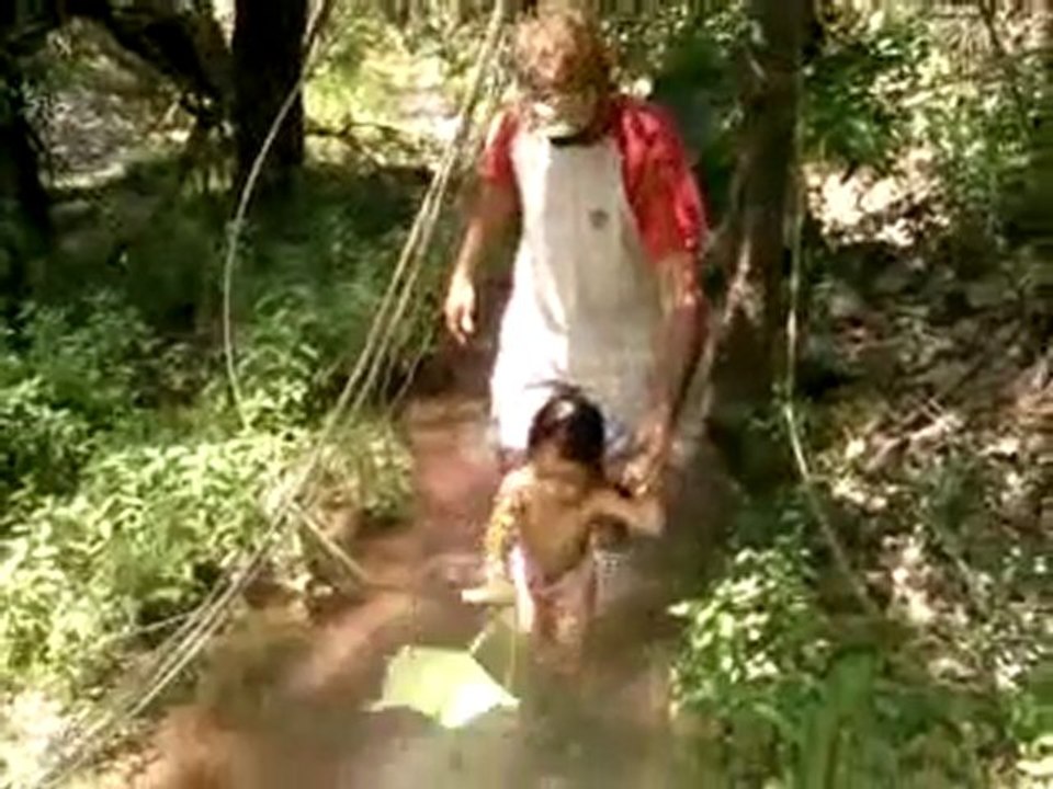 Chiara se baigne a la riviere