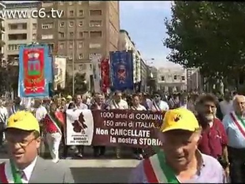 I Sindaci marciano dal Pirellone a Palazzo Marino