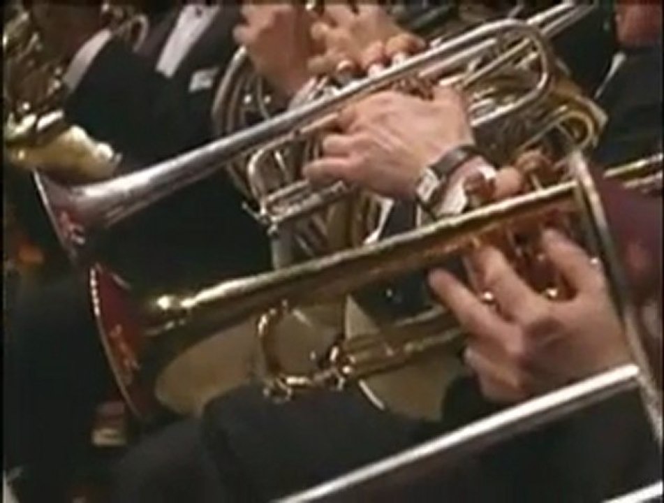 Avraham Fried chante avec l'orchestre philharmonique