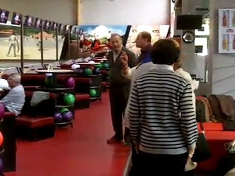 BOWLING