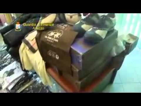 Arezzo - Contraffazione, smantellata organizzazione transnazionale, capi sequestrati