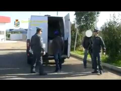 Arezzo - Contraffazione, smantellata organizzazione transnazionale, fermo Furgone