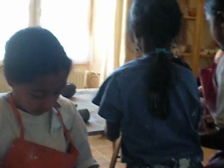 Modeler son coude a l atelier terre et pigments de Saint Amant