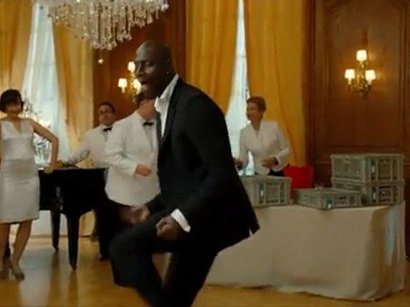 Omar Sy danse dans Intouchables (Extrait) - Vidéo Dailymotion