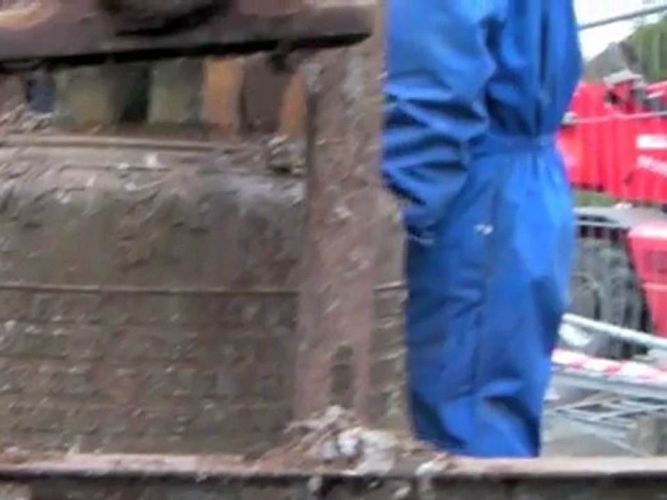 Quatre cloches descendent du clocher d'Aubenton