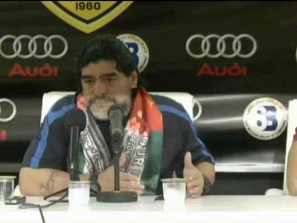 Maradona greift Pele an