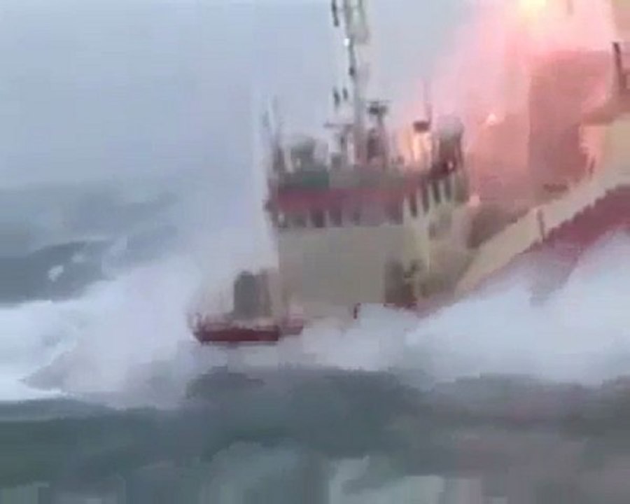 victime d'un grave incendie à la mer et a coulé